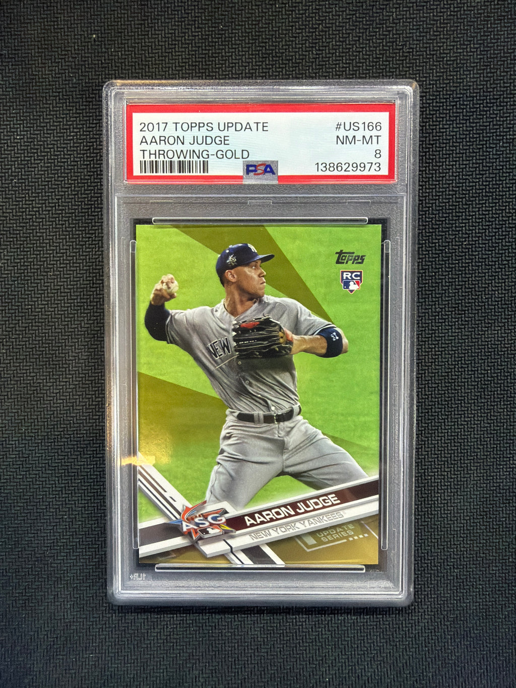 2017 Topps Update Aaron Judge Throwing Gold /2017 PSA 8 Yankees