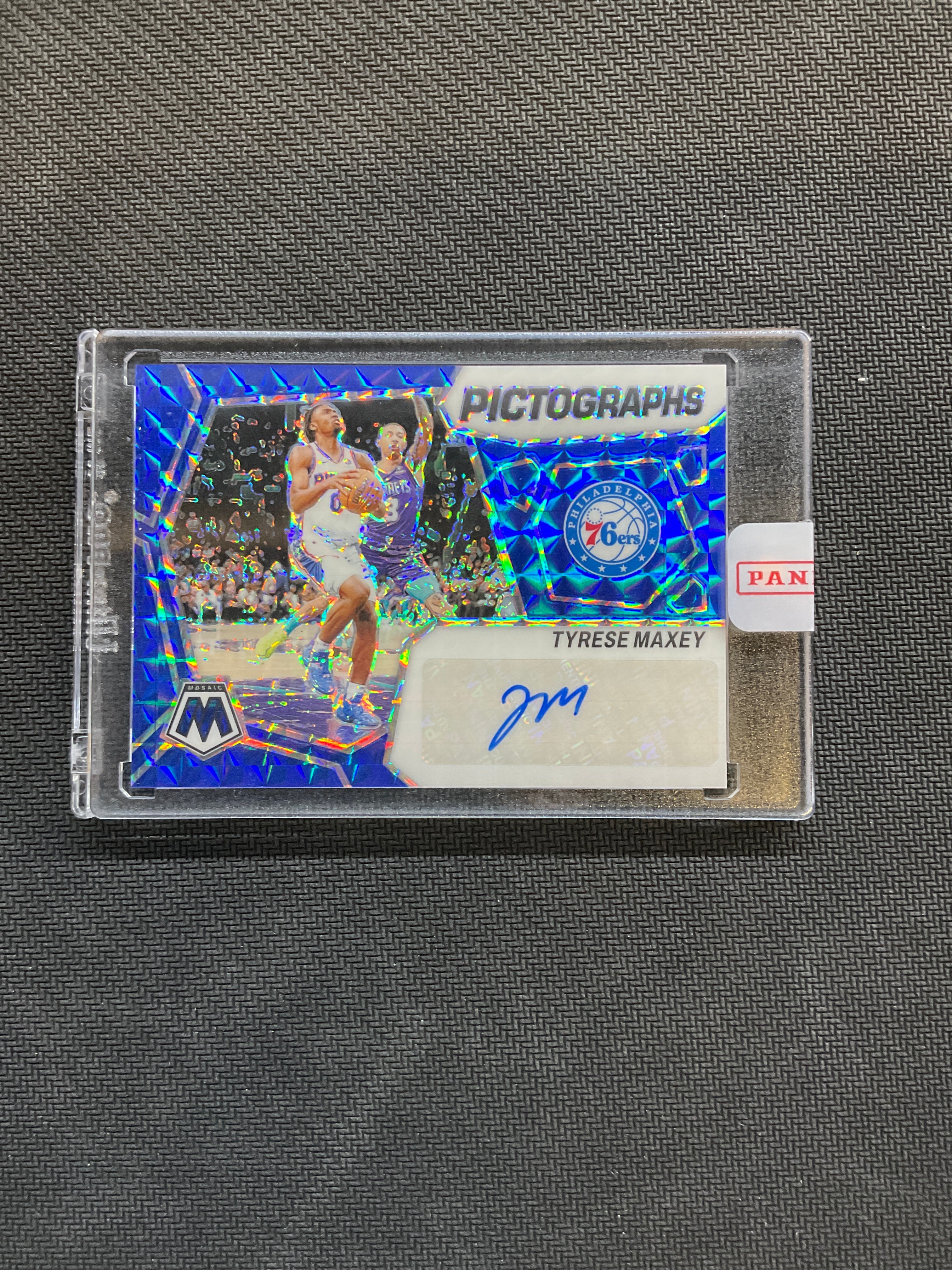 2023-24 Mosaic Tyrese Maxey Pictographs Auto Blue /49 76ers