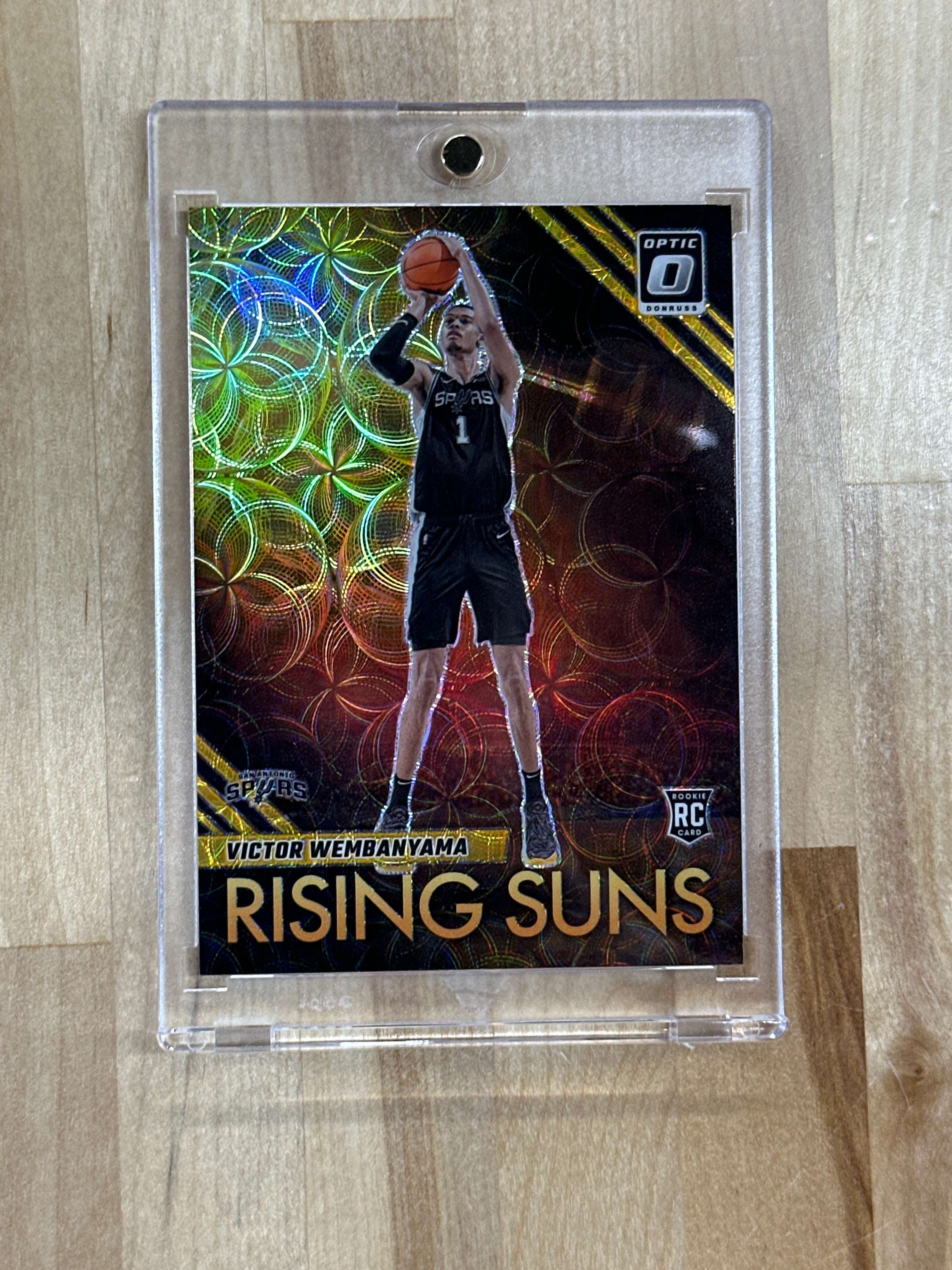 2023-24 Optic Victor Wembanyama Rising Suns Rookie Gold /10 Spurs