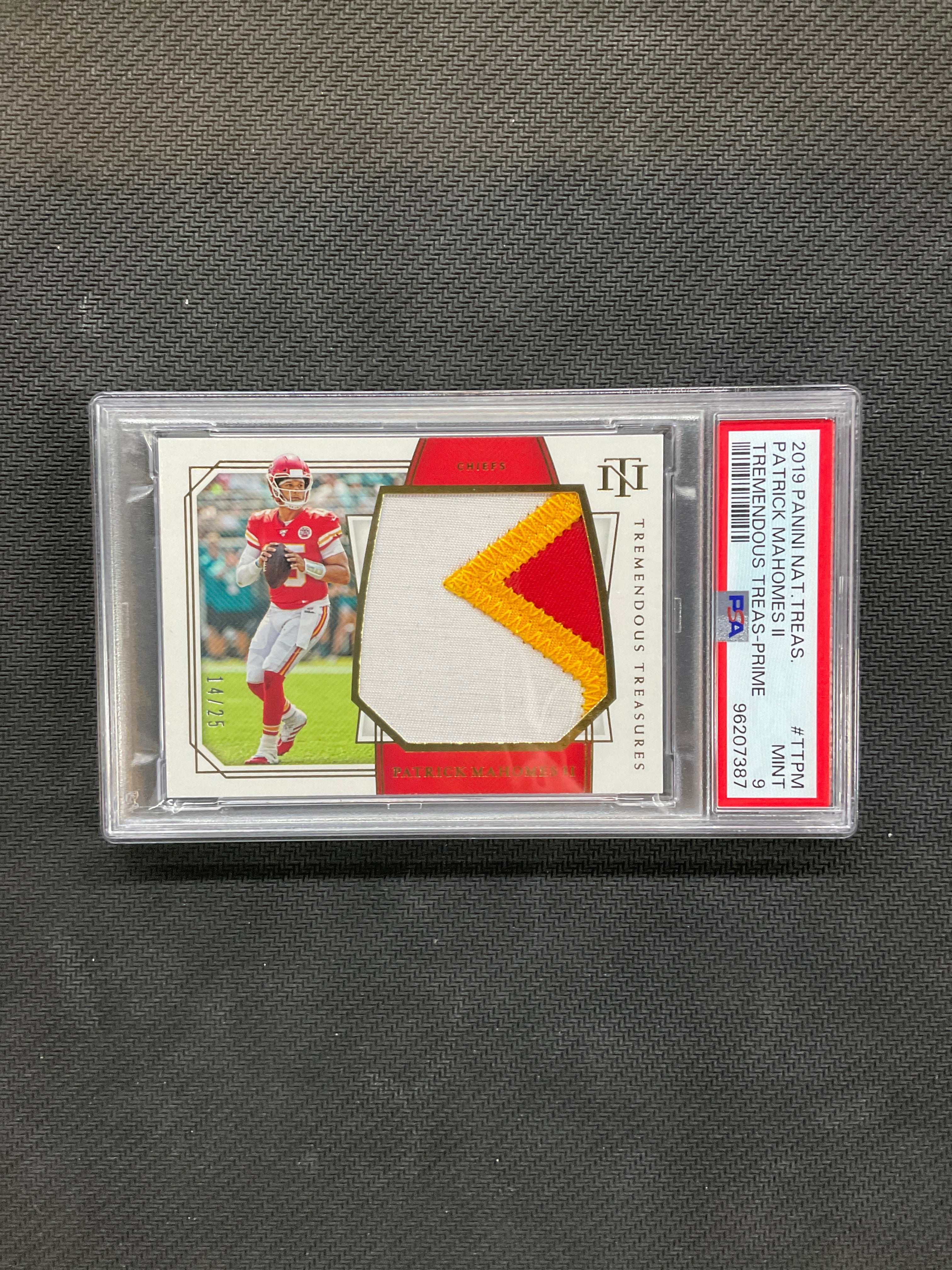 2019 National Treasures Patrick Mahomes II Tremendous Patch /25 PSA 9