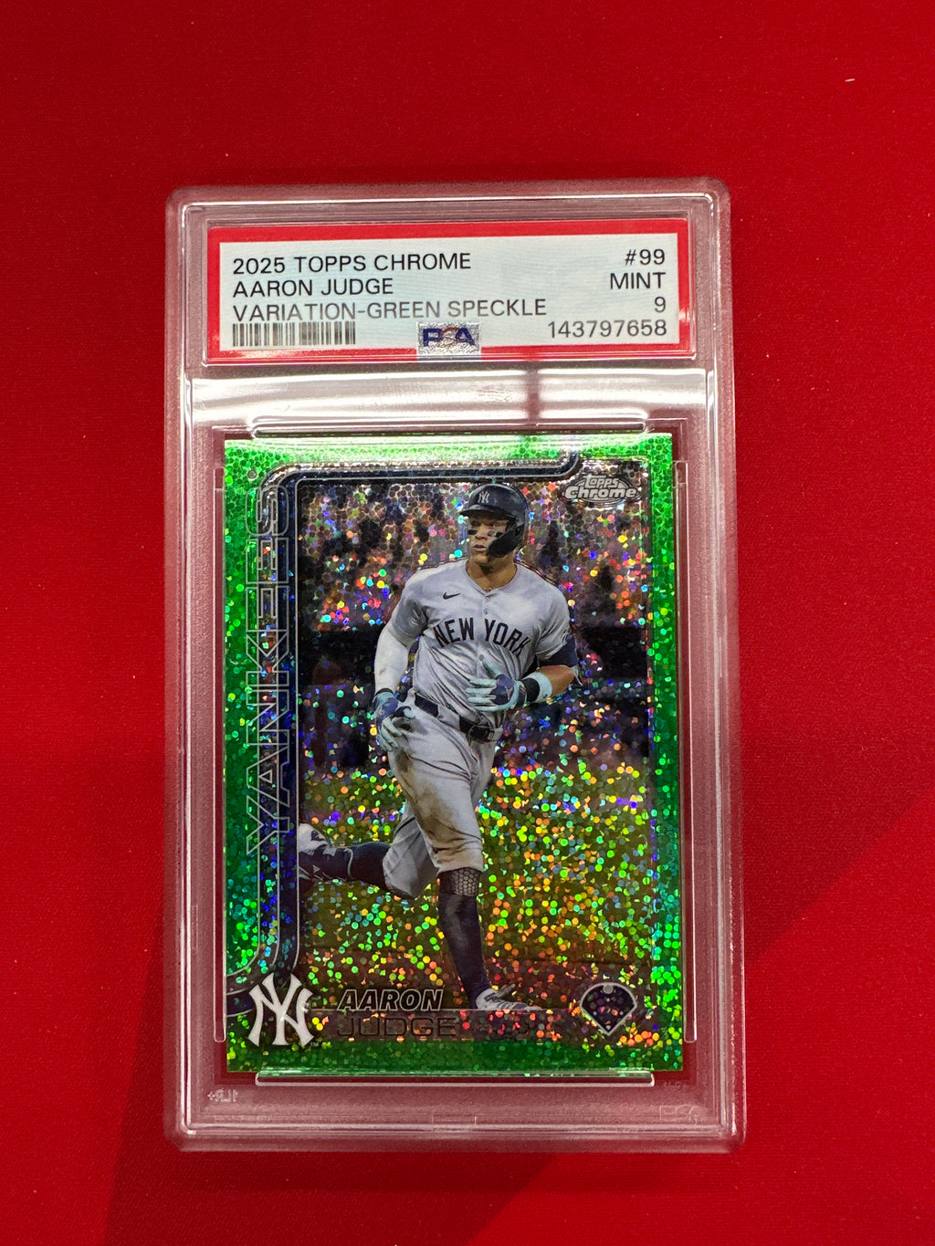 2025 Topps Chrome Aaron Judge Variation Green Speckle /99 PSA 9 Yankees