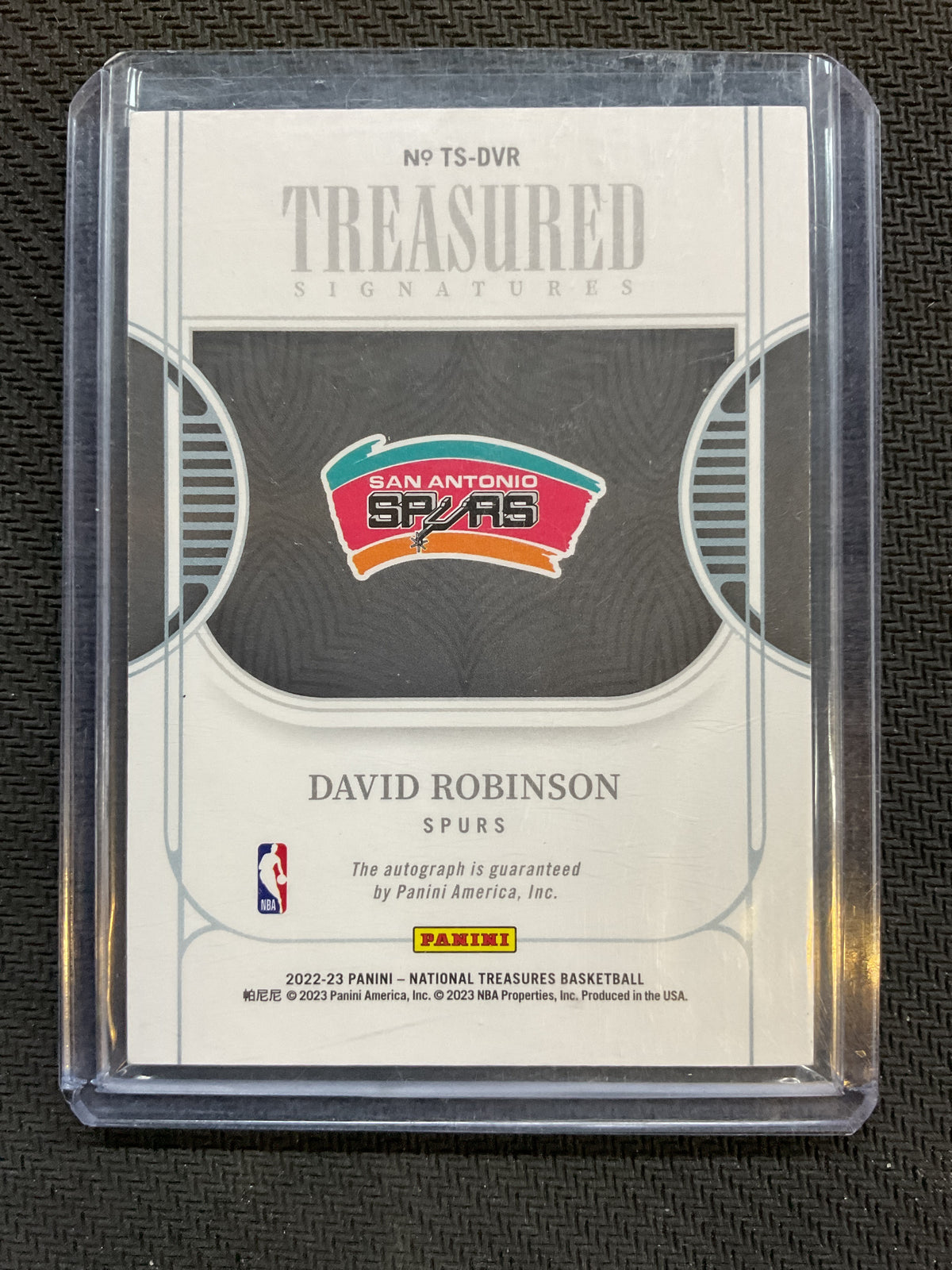 2022-23 Panini National Treasures David Robinson Treasured Signatures Auto Platinum 1/1 #TS-DVR Spurs