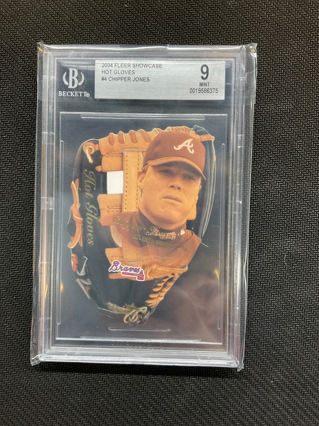 2004 Fleer Showcase Hot Glove Chipper Jones BGS 9