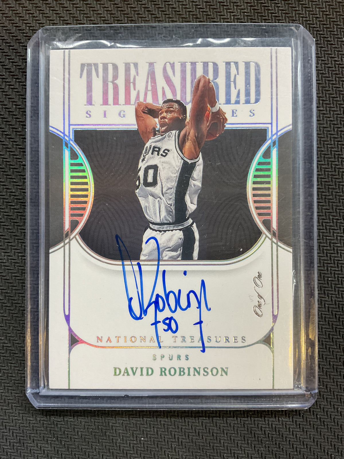 2022-23 Panini National Treasures David Robinson Treasured Signatures Auto Platinum 1/1 #TS-DVR Spurs