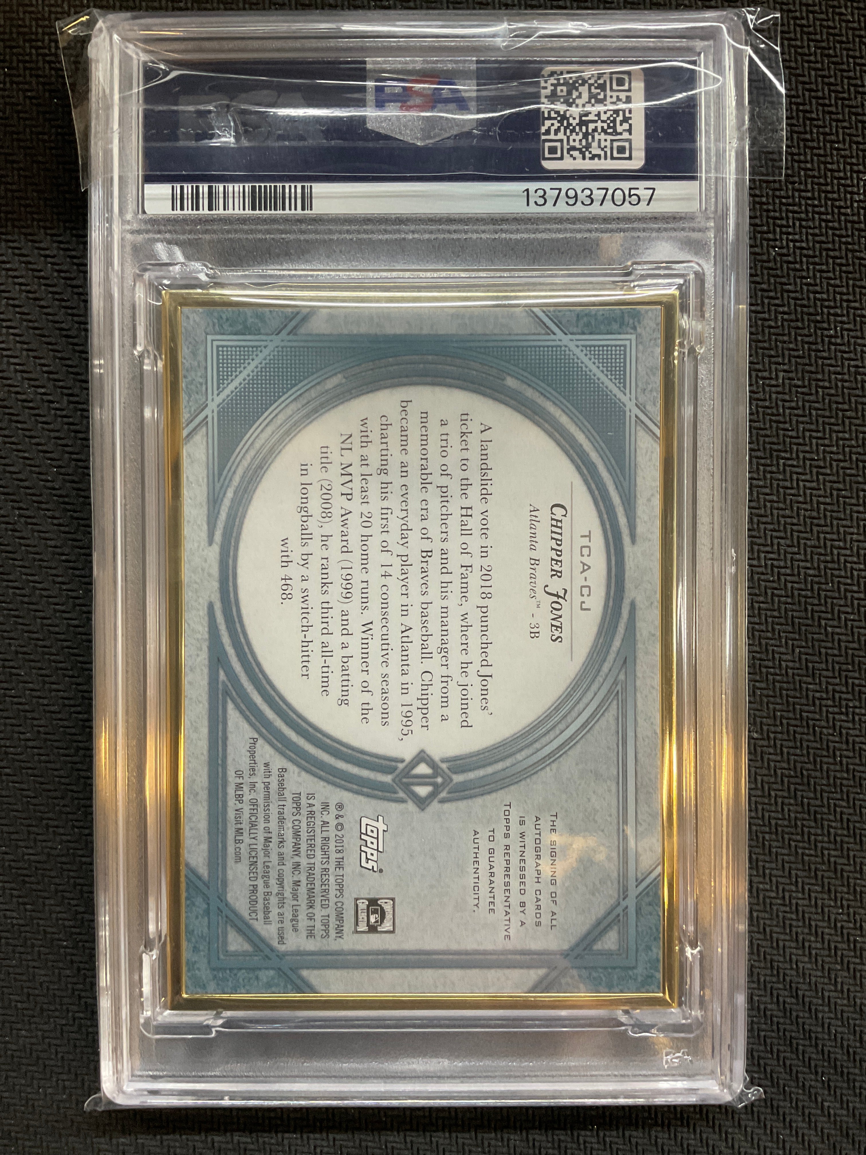 2018 Topps Transcendent Chipper Jones Horizontal Emerald Auto /15 PSA 8 Braves