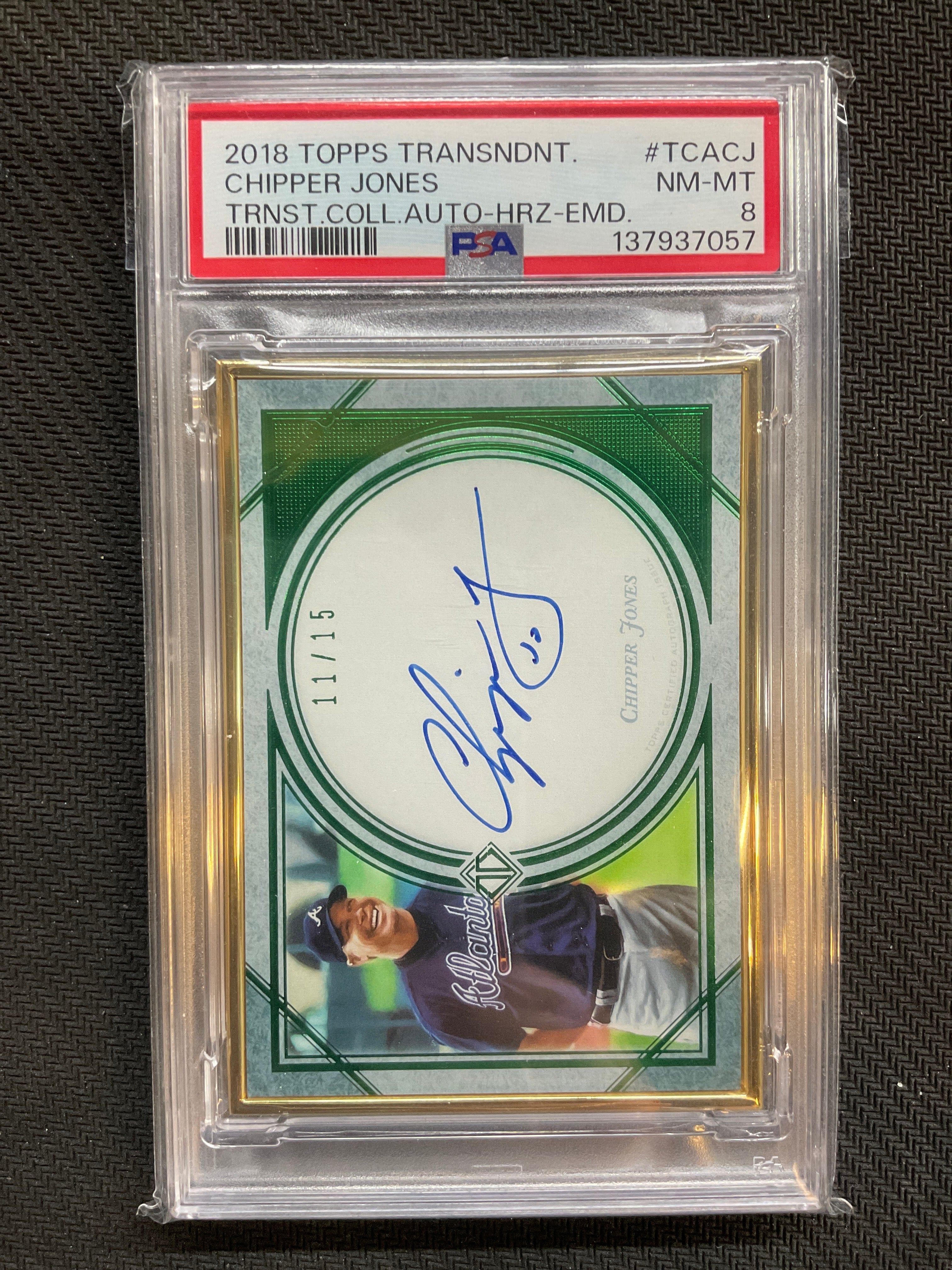 2018 Topps Transcendent Chipper Jones Horizontal Emerald Auto /15 PSA 8 Braves