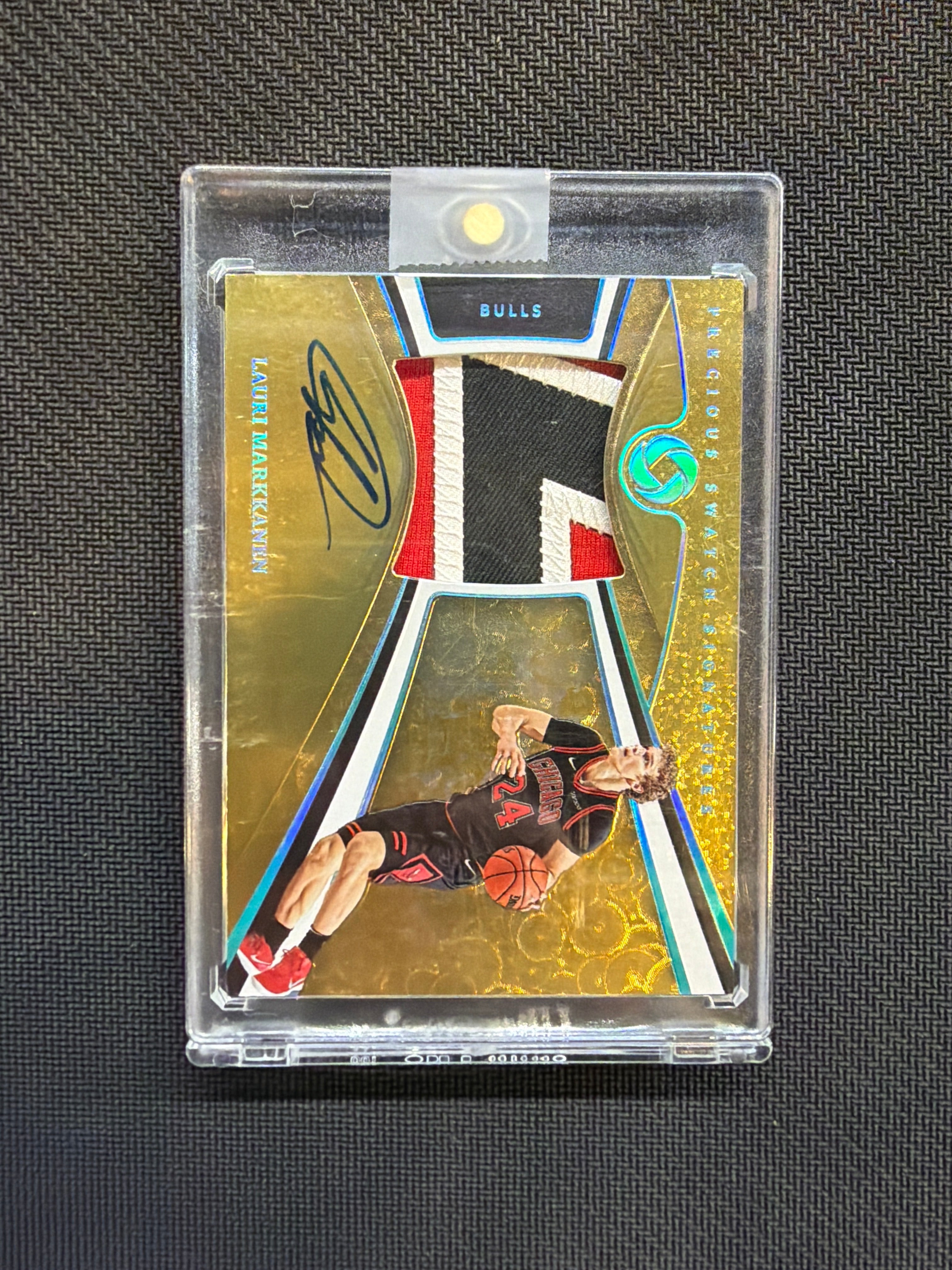 2019-20 Opulence Lauri Markkanen Patch Auto 1/1 Bulls
