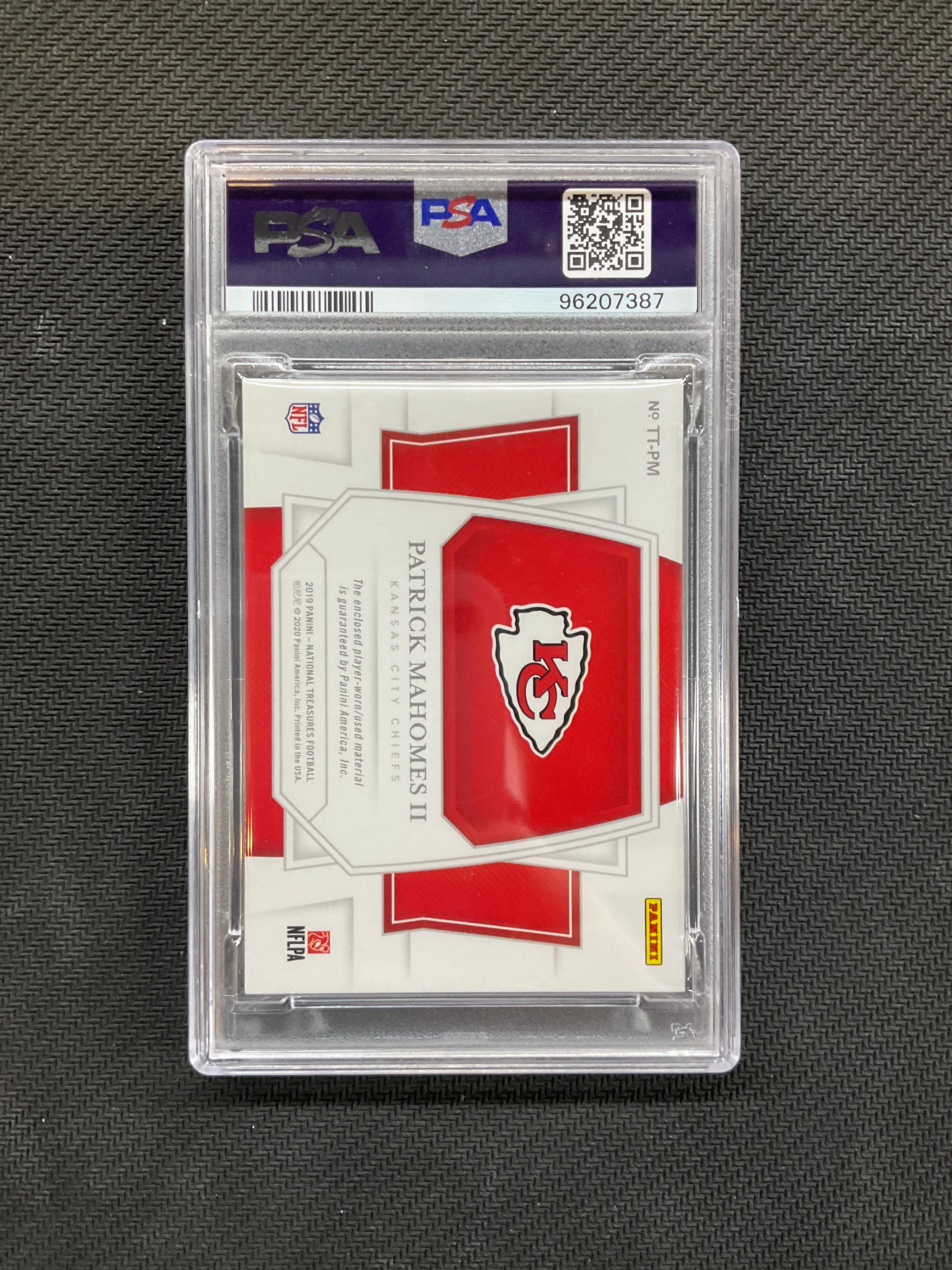 2019 National Treasures Patrick Mahomes II Tremendous Patch /25 PSA 9