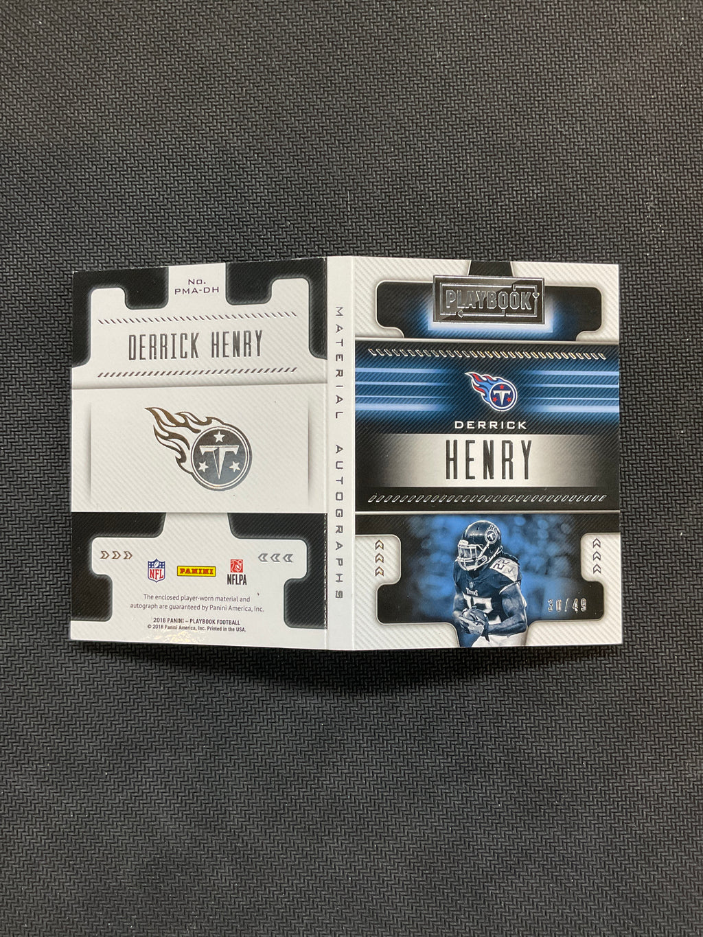 2018 Panini Playbook Derrick Henry Booklet Patch Auto /49 Titans