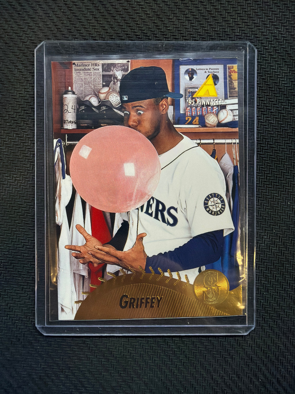 1995 Pinnacle Ken Griffey Jr Blowing Bubble Mariners