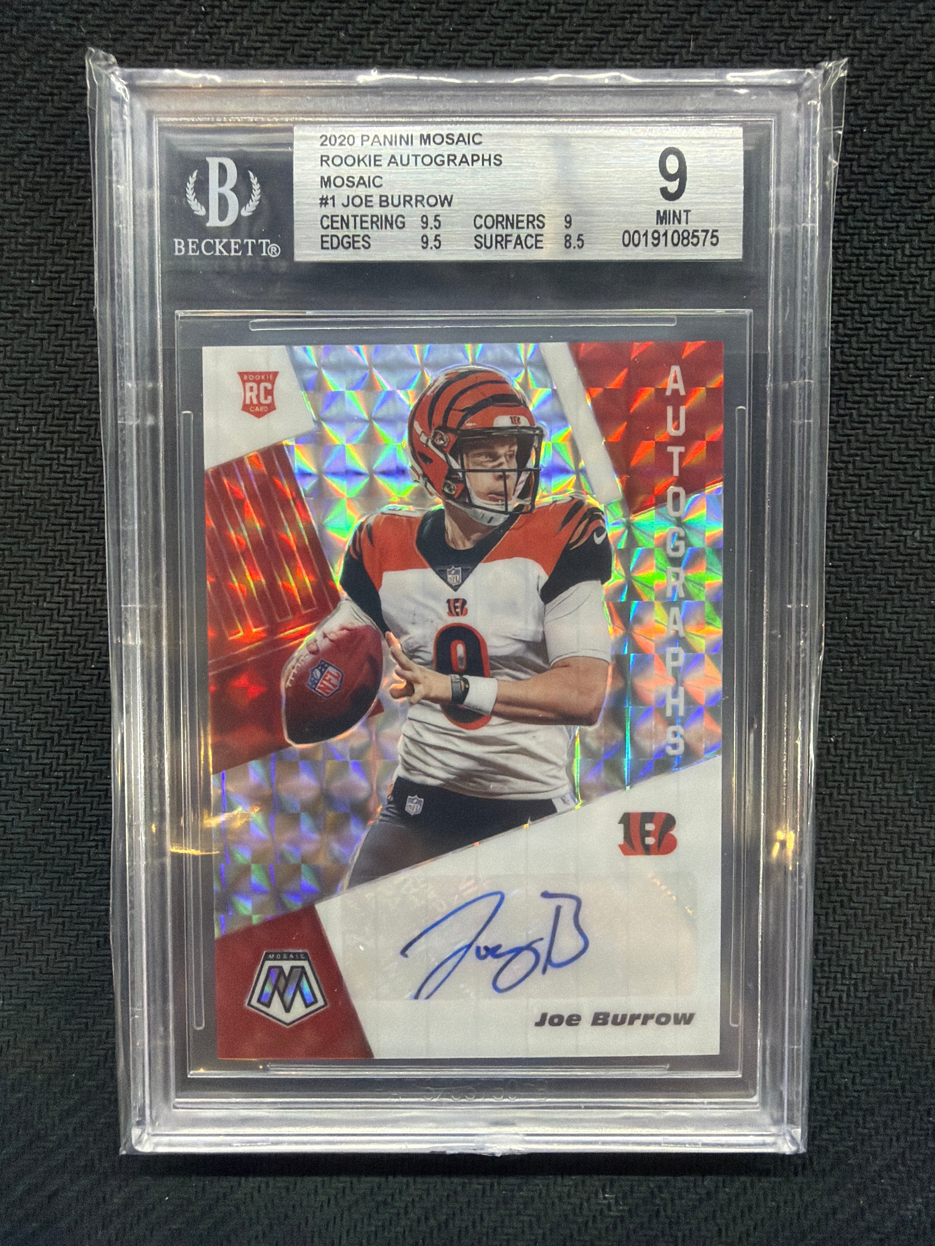 2020 Panini Mosaic Joe Burrow Rookie Auto BGS 9 Bengals