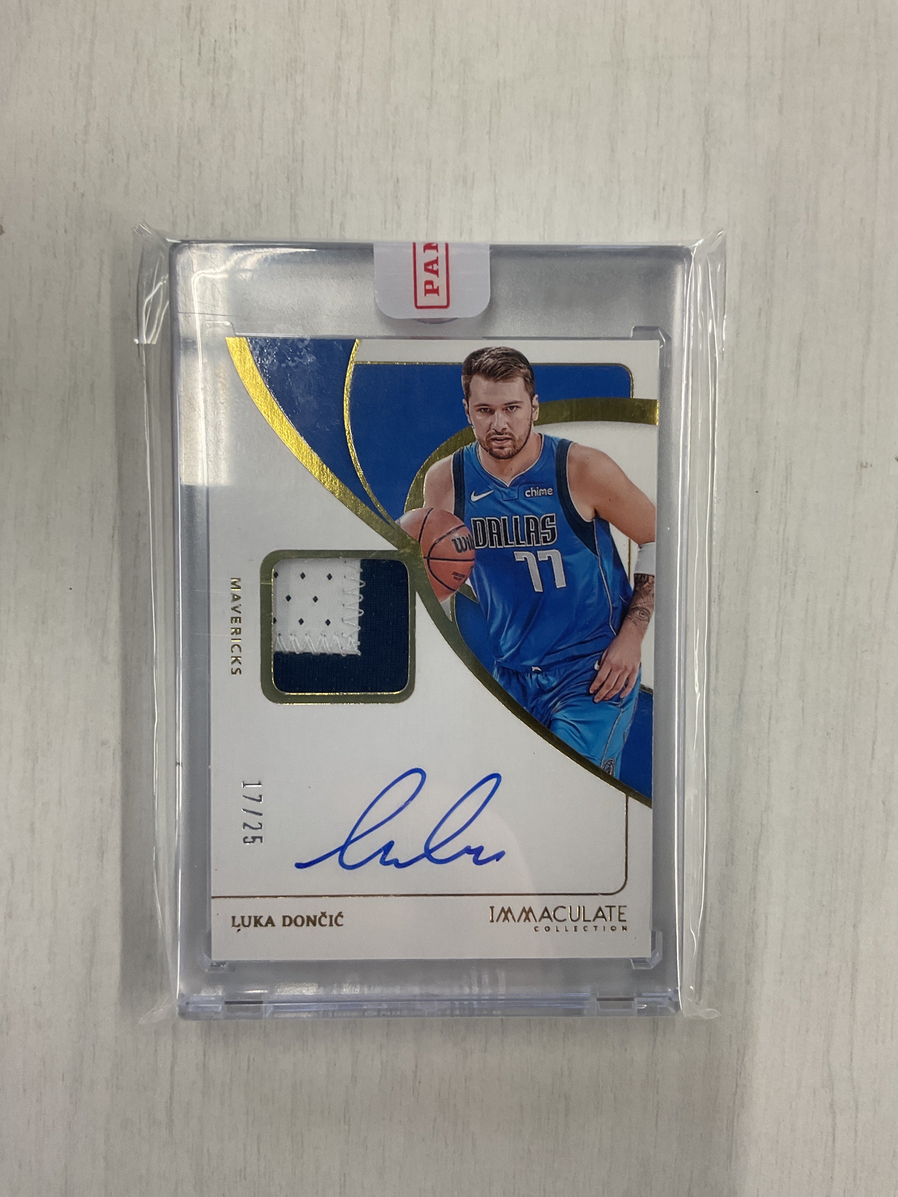 2023-24 Immaculate Luka Doncic Patch Auto /25 Mavericks