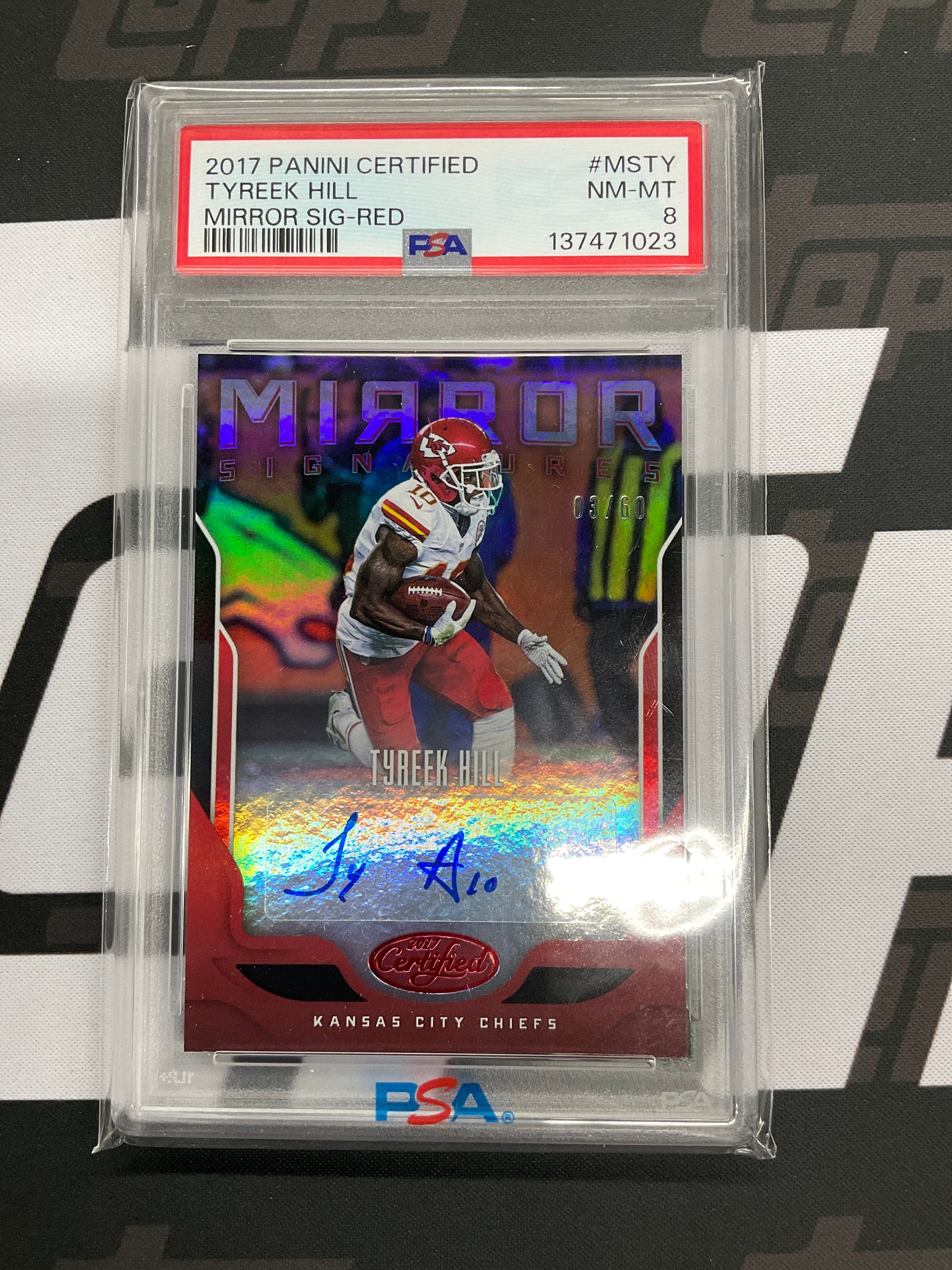 2017 Panini Certified Tyreek Hill Red Auto /60 PSA 8