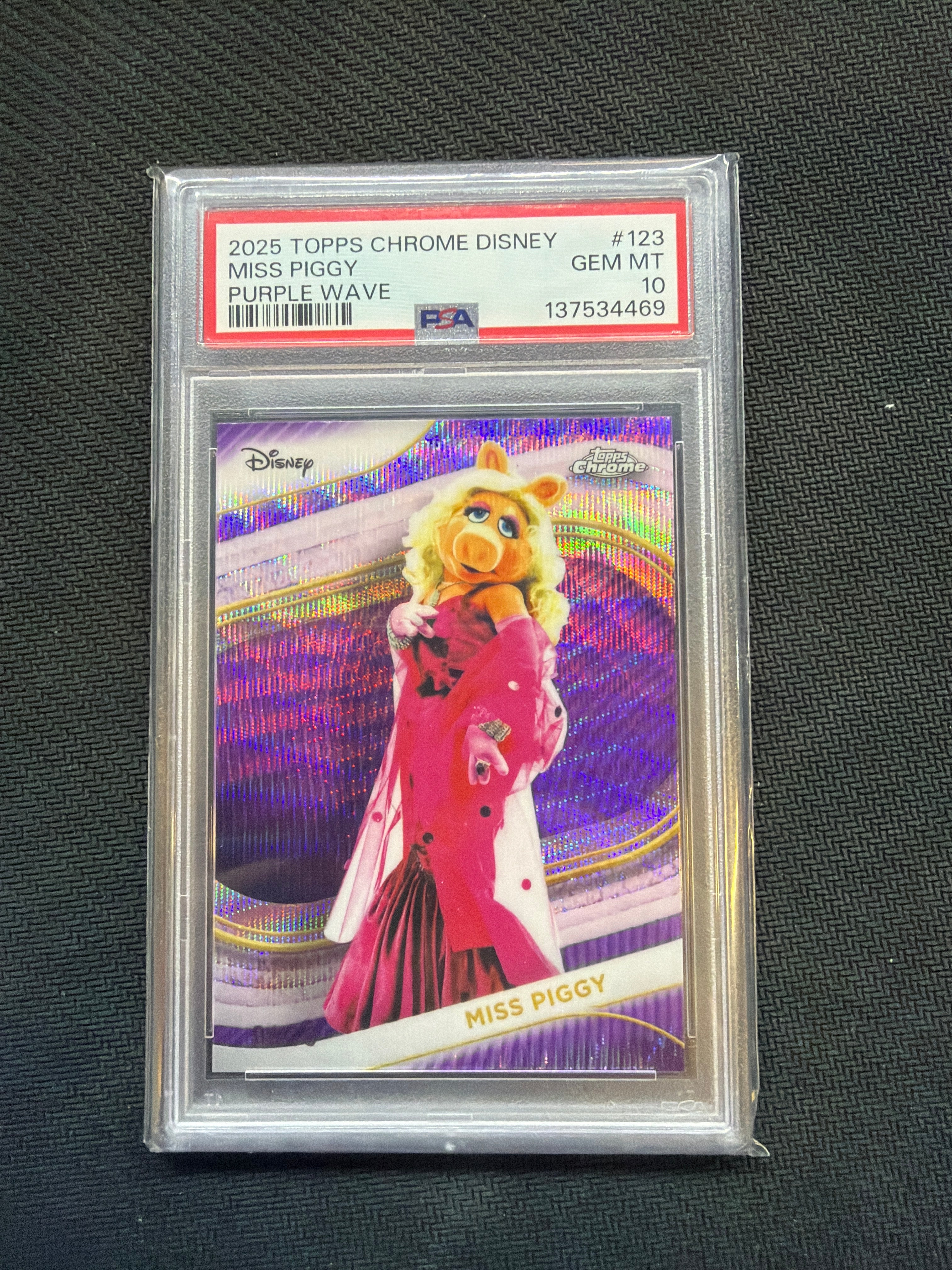 2025 Topps Chrome Disney Miss Piggy Purple Wave /75 PSA 10