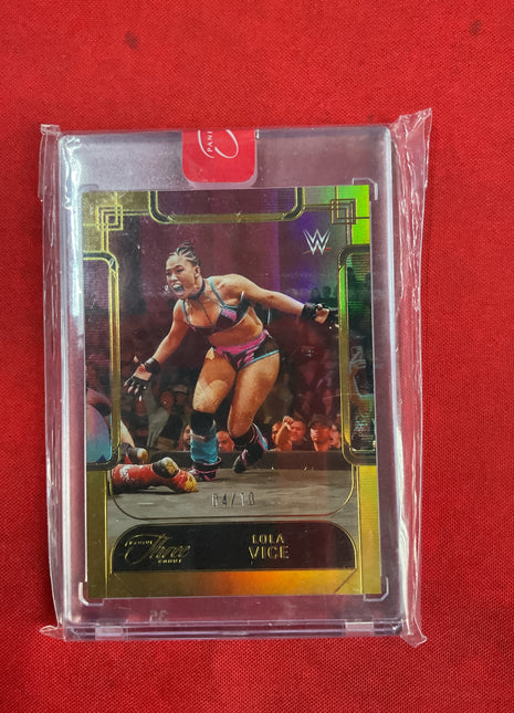 2024 Three Count Lola Vice Gold /10 WWE