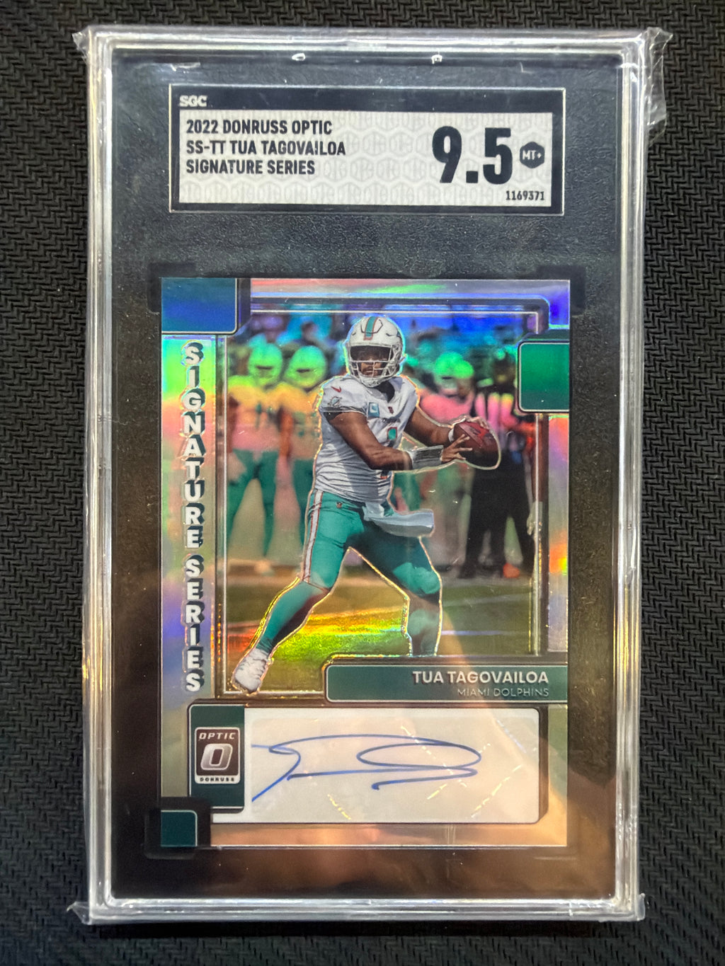 2022 Donruss Optic Tua Tagovailoa Signature Series #SS-TT SGC 9.5 Dolphins